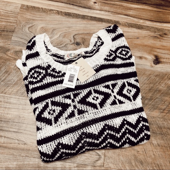 Pink Rose Sweaters - NWT Pink Rose Aztec Sweater sz XL✨